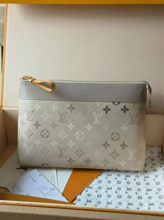 Picture of Louis Vuitton Wallets _SKUfw236875186fw